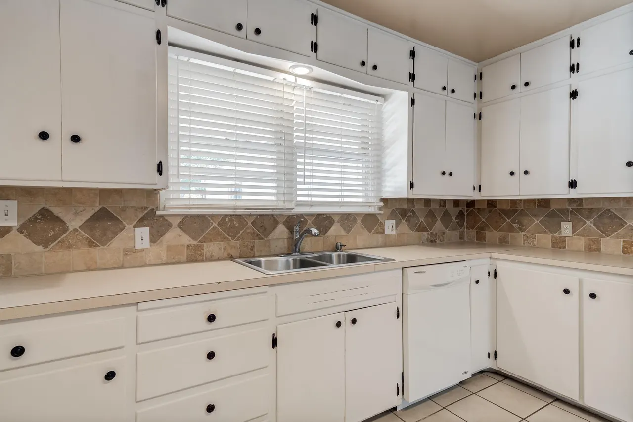 Photo 10 — 4205 39th Street, Lubbock, TX 79413