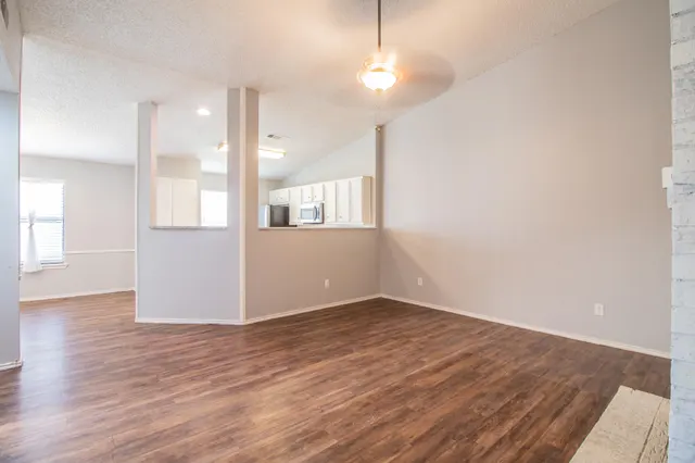 Photo 4 — 5817 7th Street, Lubbock, TX 79416