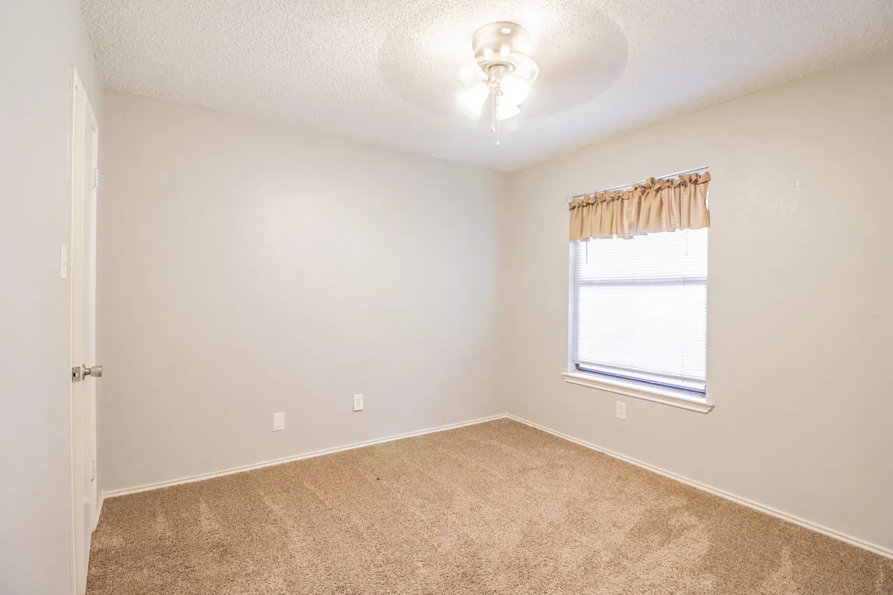 Photo 13 — 5817 7th Street, Lubbock, TX 79416