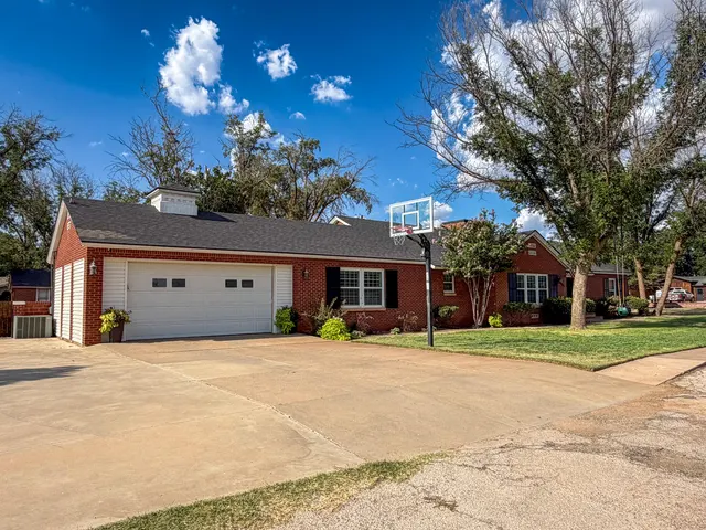 Photo 2 — 1006 N 9th Street, Lamesa, TX 79331