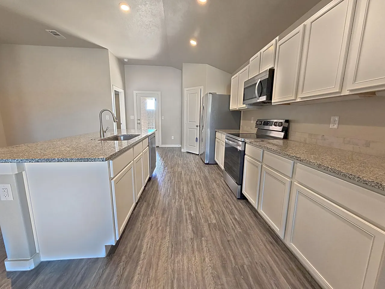 Photo 5 — 325 E 34th Street, Wolfforth, TX 79382