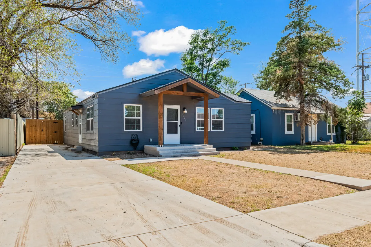 Photo 4 — 2209 35th Street, Lubbock, TX 79412