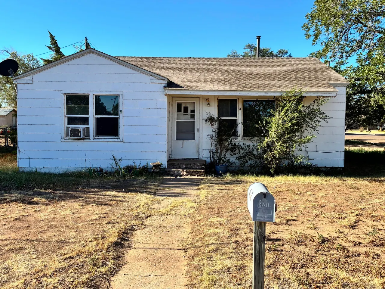 Front exterior — 902 9th Street, Shallowater, TX 79363