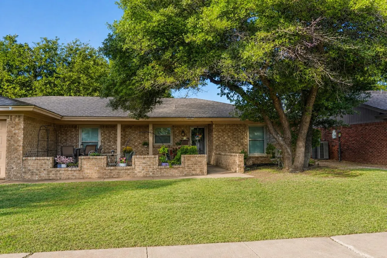 Photo 2 — 3607 Knoxville Drive, Lubbock, TX 79423