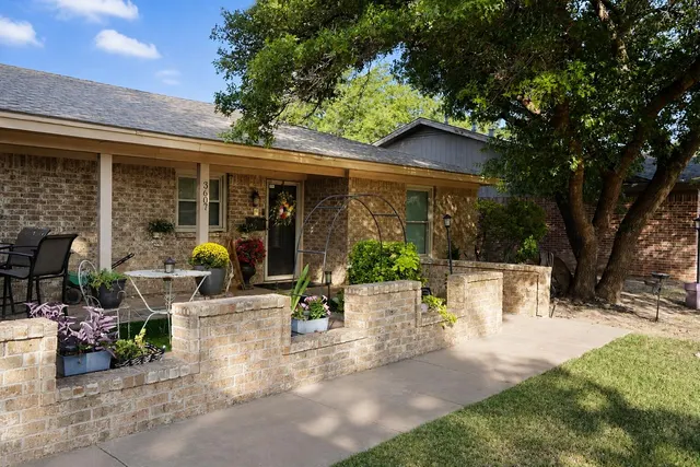 Photo 3 — 3607 Knoxville Drive, Lubbock, TX 79423
