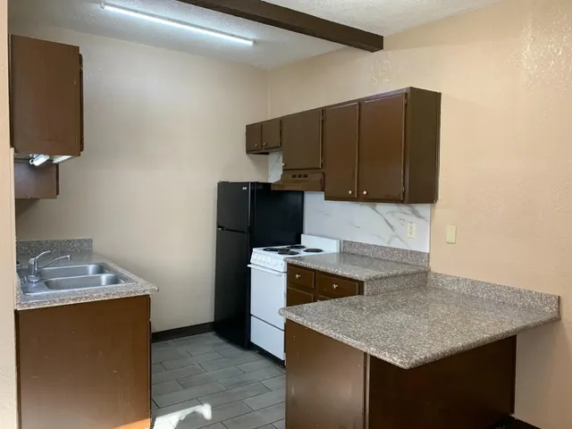 Photo 2 — 226 Cherry Street 5, Levelland, TX 79336