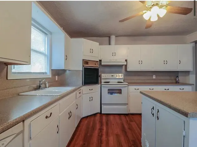 Photo 6 — 2429 27th Street, Lubbock, TX 79411