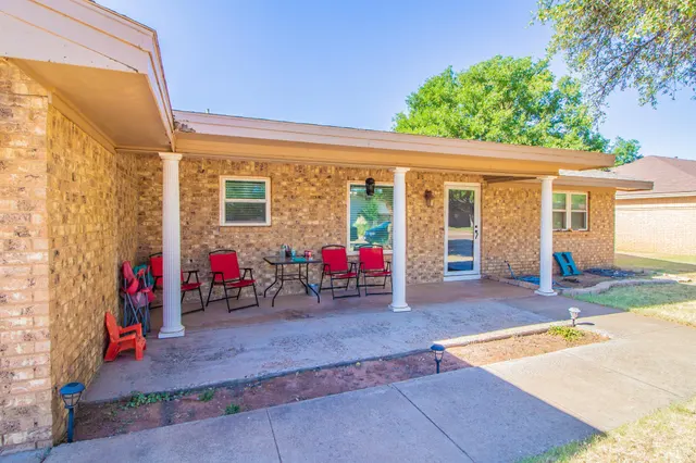 Photo 3 — 1606 E Casa Linda Lane, Brownfield, TX 79316