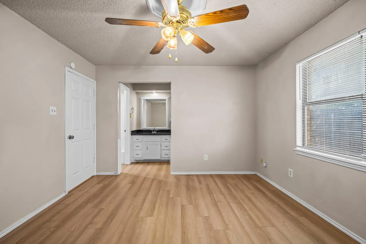 Photo 10 — 6803 Iola Avenue, Lubbock, TX 79424