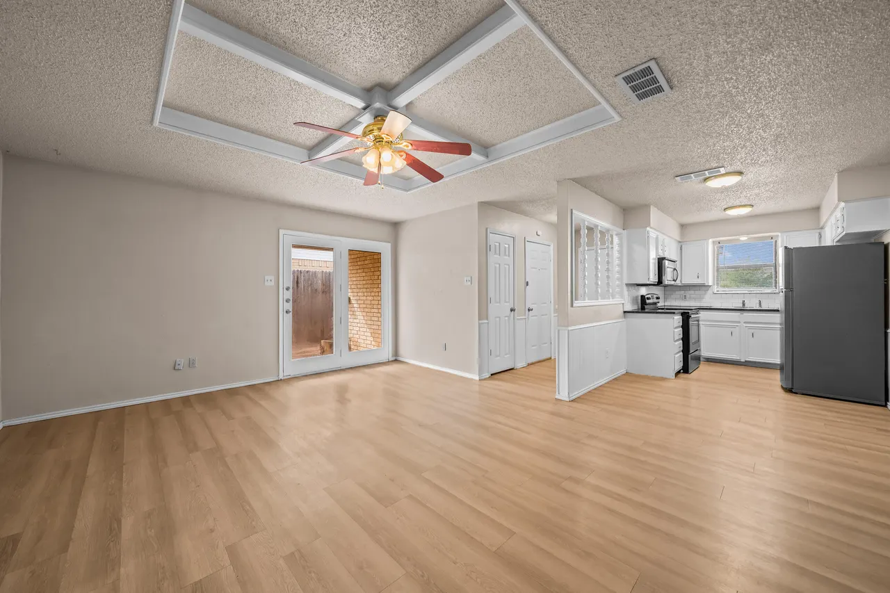 Photo 5 — 6803 Iola Avenue, Lubbock, TX 79424