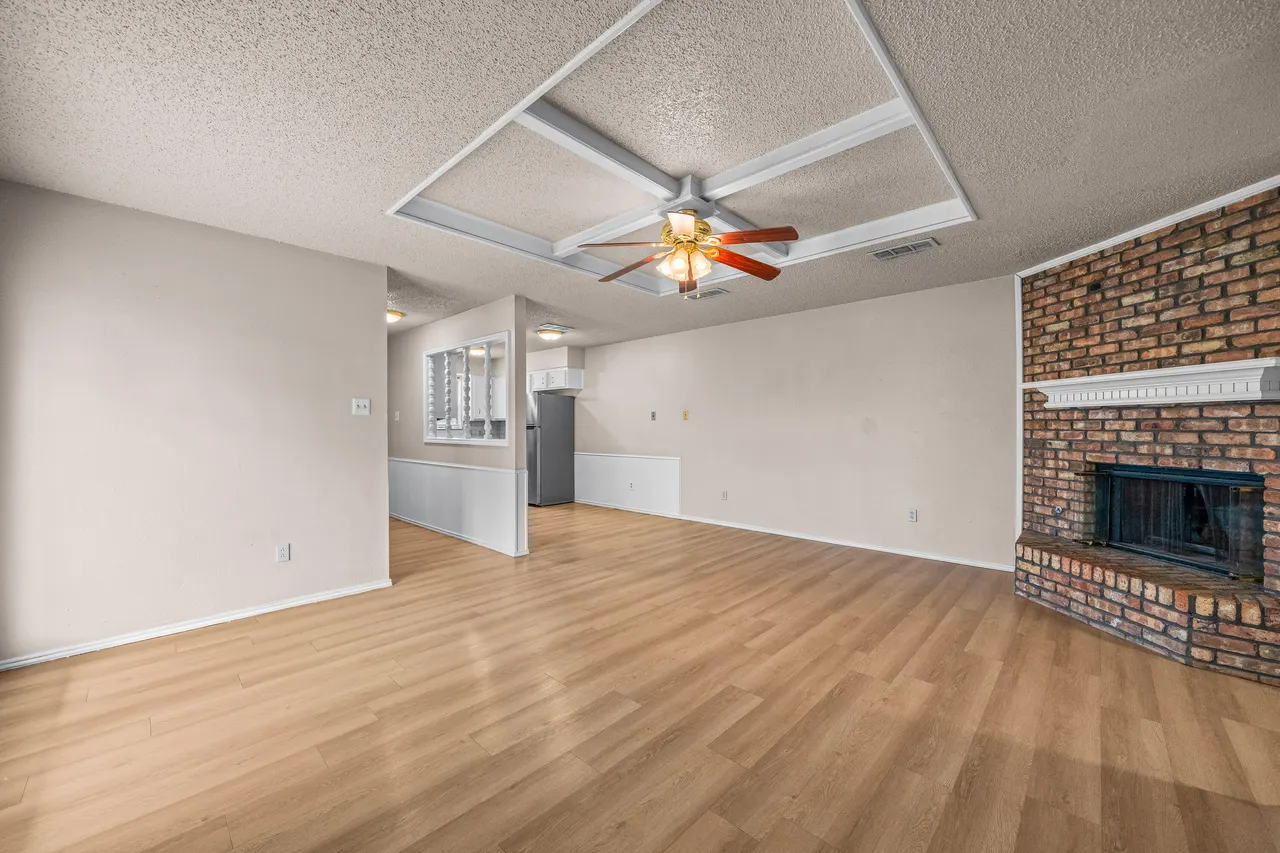 Photo 4 — 6803 Iola Avenue, Lubbock, TX 79424