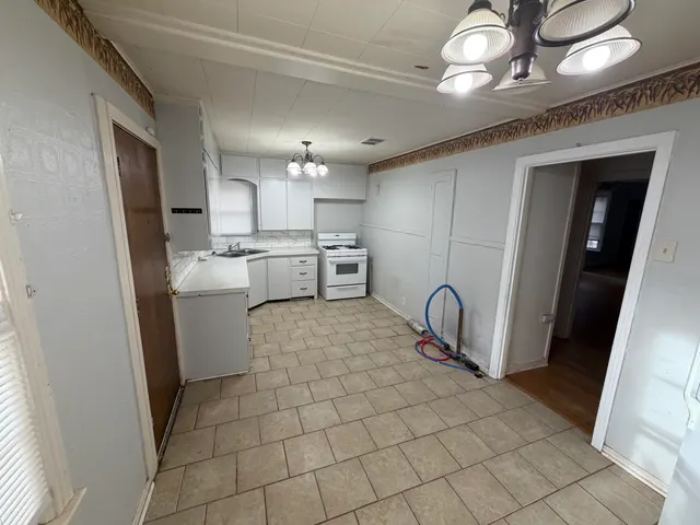 Photo 4 — 2418 29th Street, Lubbock, TX 79411