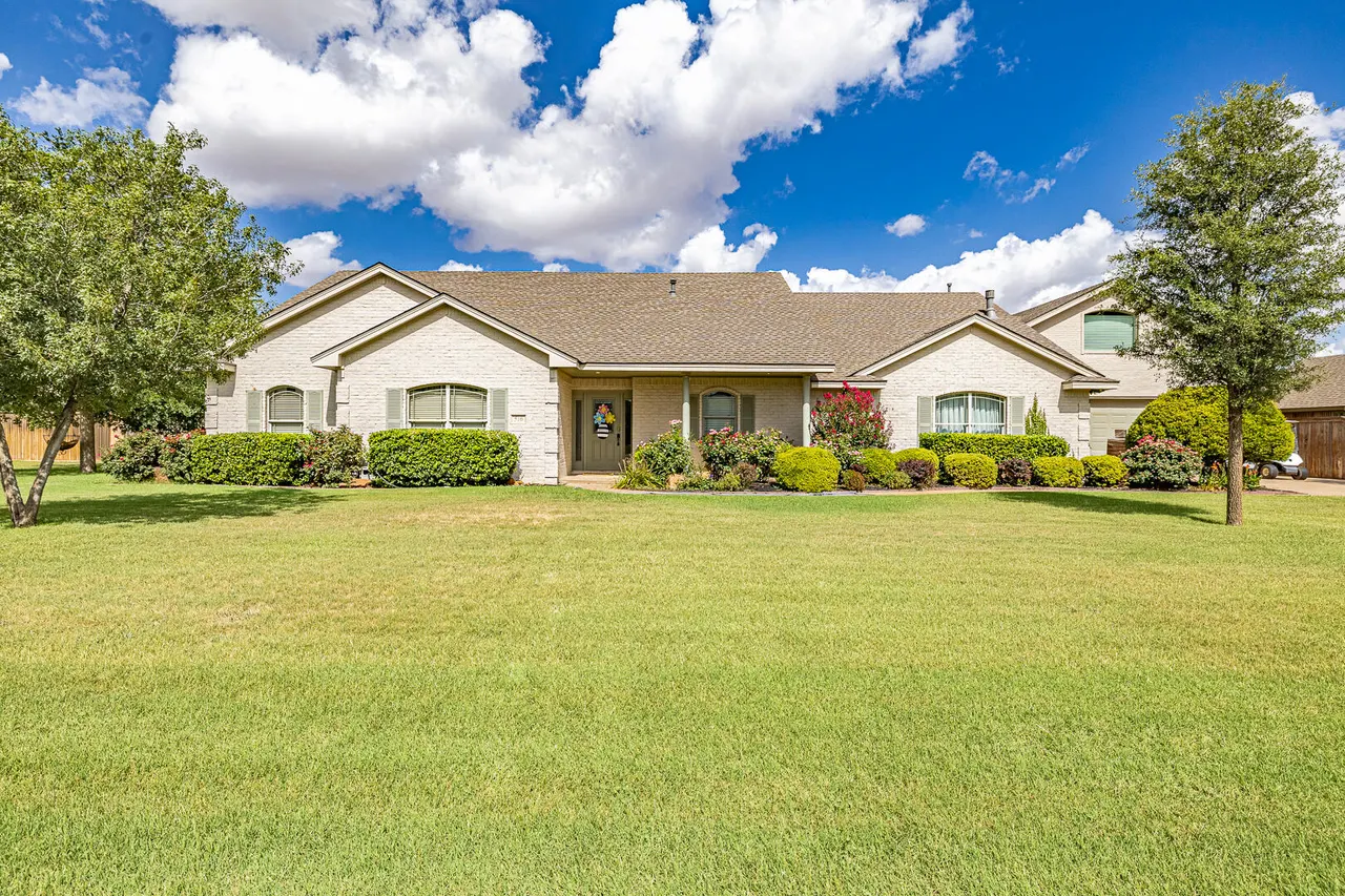 Photo 3 — 516 Avenue R, Shallowater, TX 79363