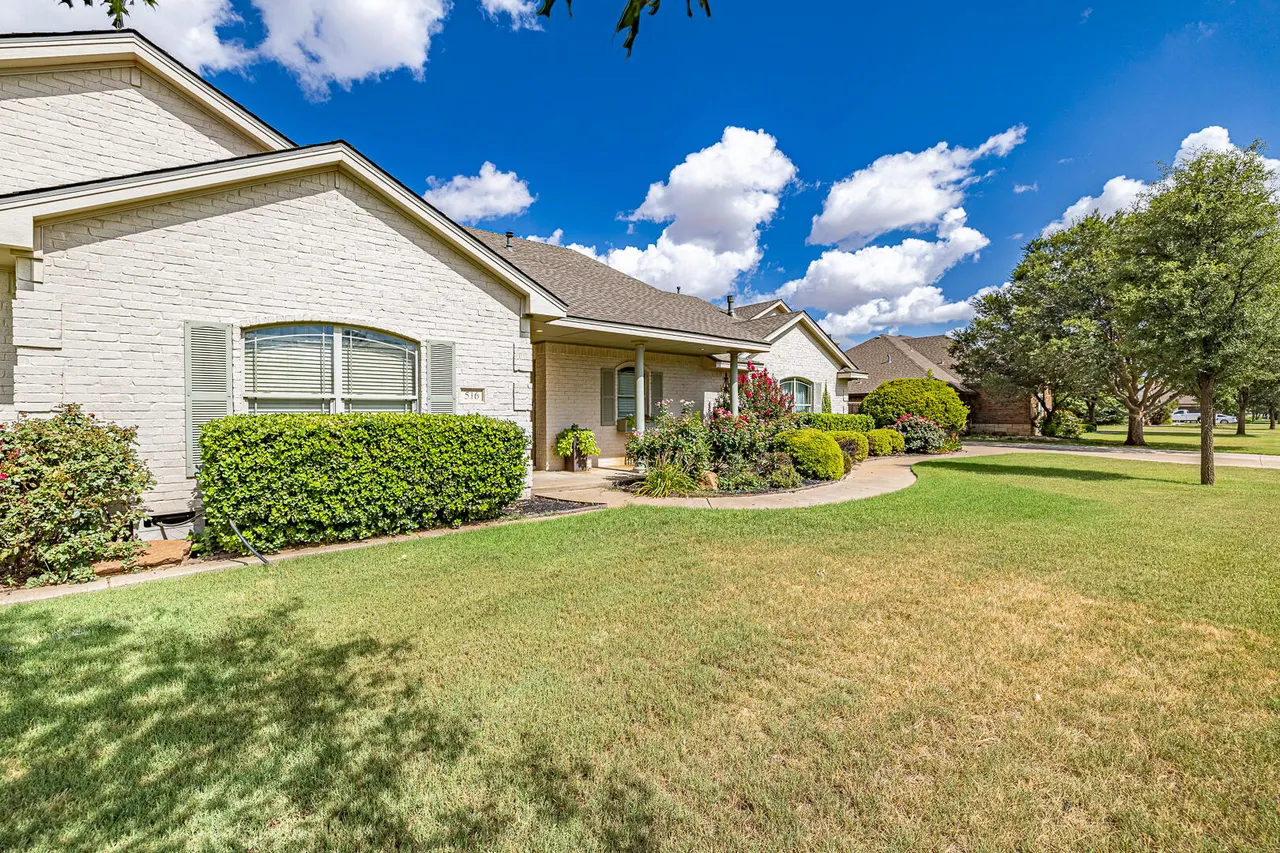 Photo 4 — 516 Avenue R, Shallowater, TX 79363