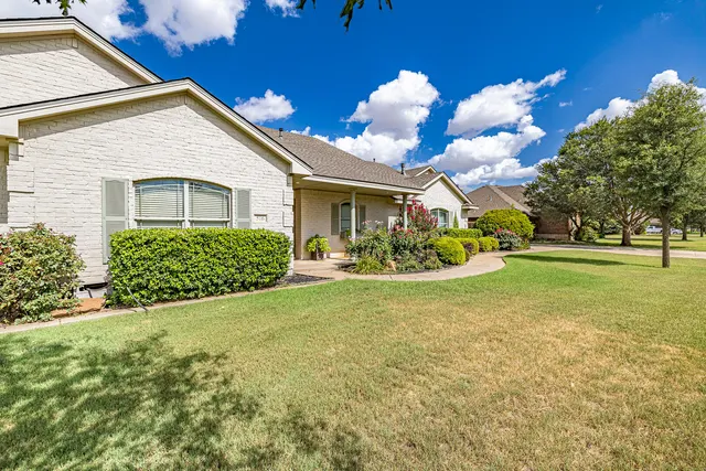 Photo 4 — 516 Avenue R, Shallowater, TX 79363