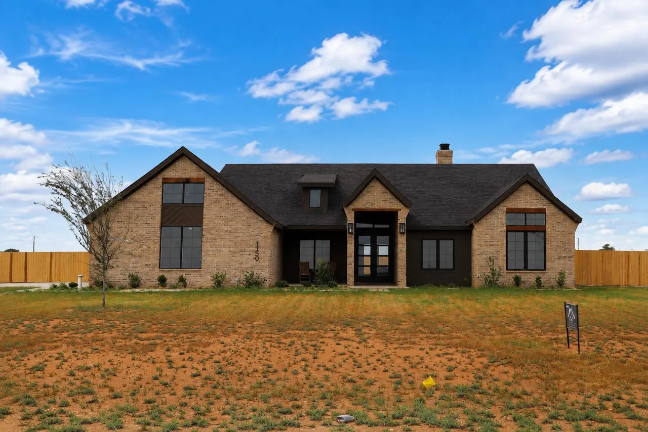 Photo 2 — 1150 E Hayes, New Home, TX 79383