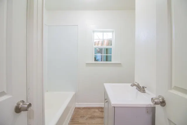 Photo 6 — 2008 31st Street, Lubbock, TX 79411