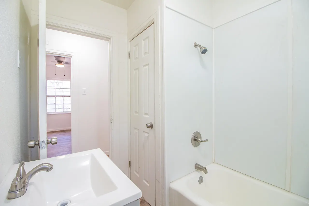 Photo 7 — 2008 31st Street, Lubbock, TX 79411