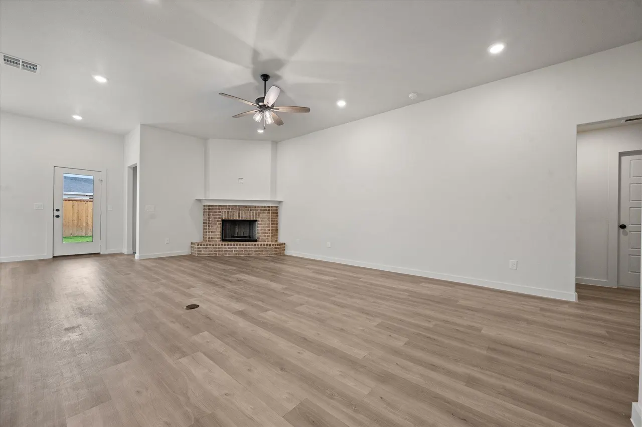 Photo 5 — 7015 16th Street, Lubbock, TX 79416