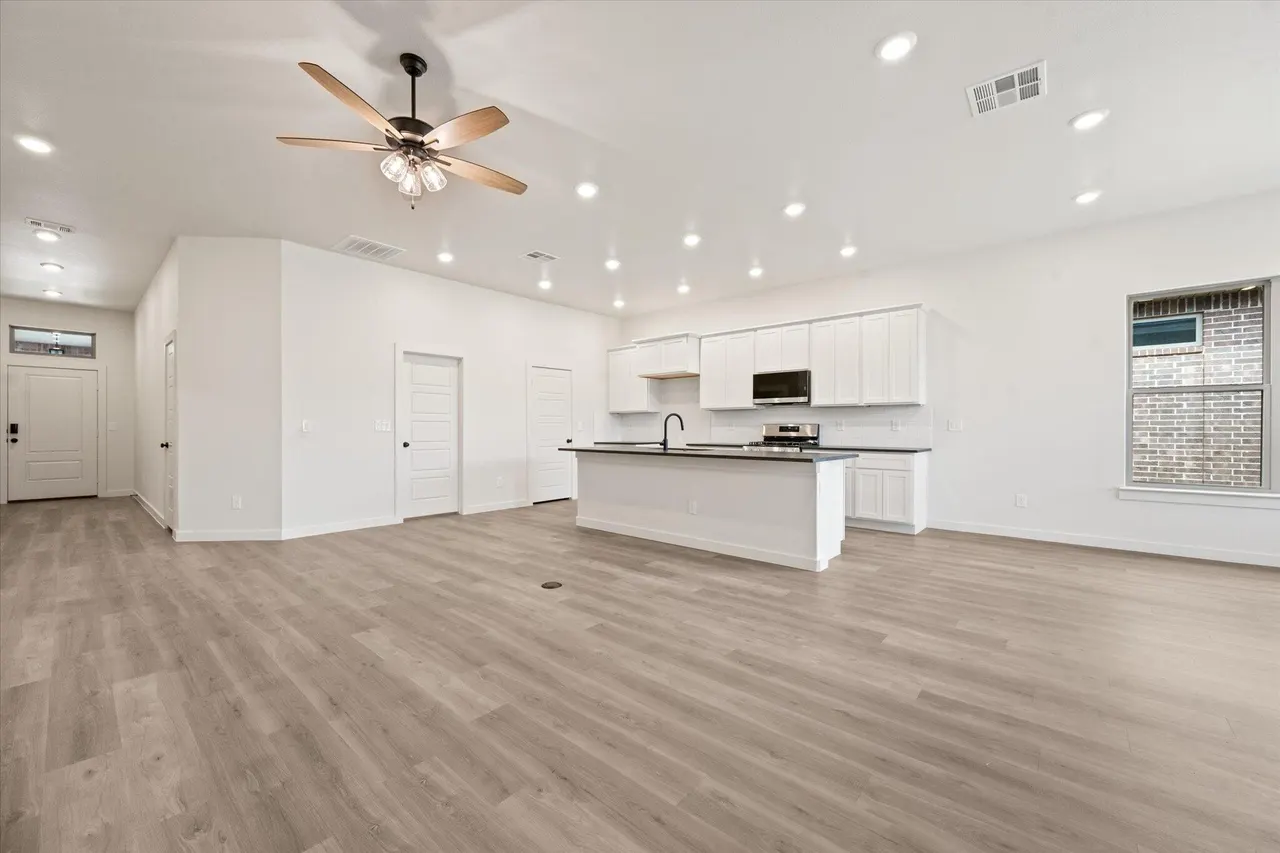 Photo 8 — 7015 16th Street, Lubbock, TX 79416
