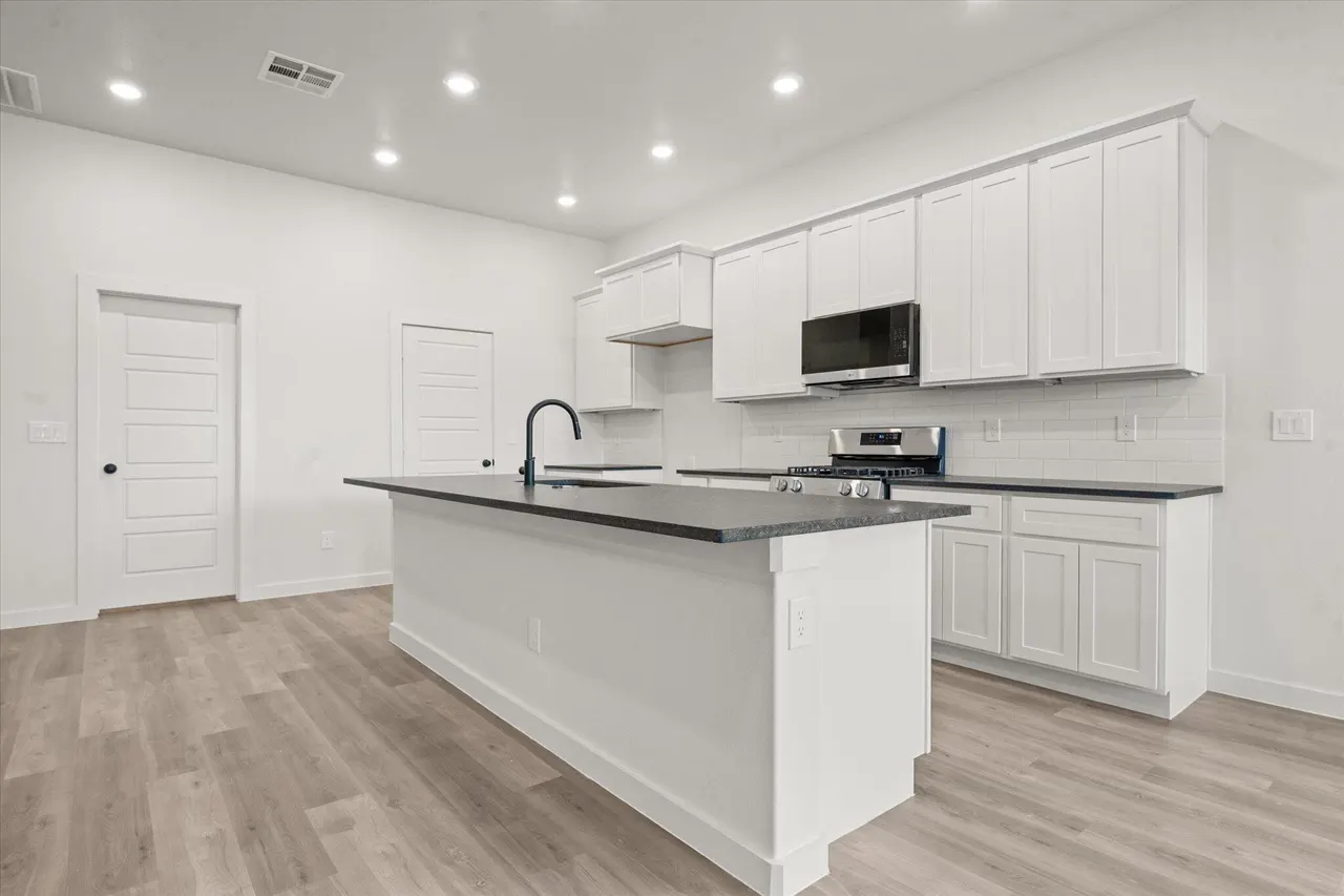 Photo 11 — 7015 16th Street, Lubbock, TX 79416