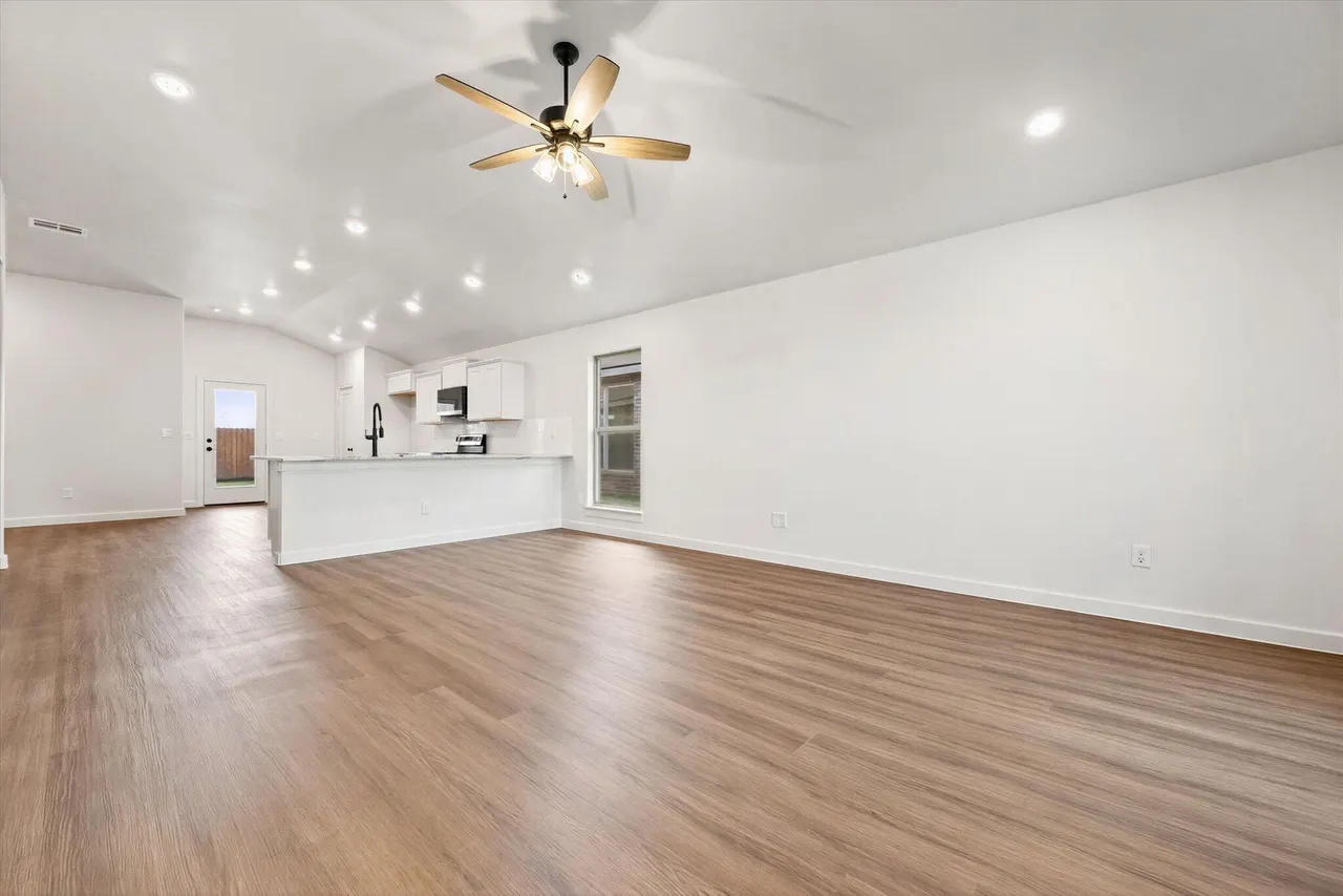Photo 6 — 7217 14th Street, Lubbock, TX 79416