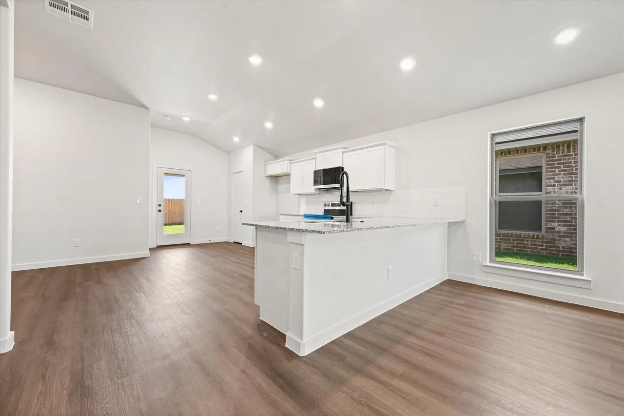 Photo 11 — 7217 14th Street, Lubbock, TX 79416