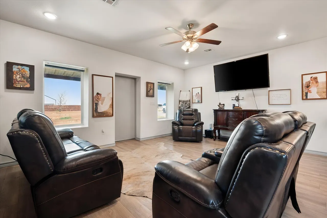 Photo 5 — 187 Allison Road, Wilson, TX 79381