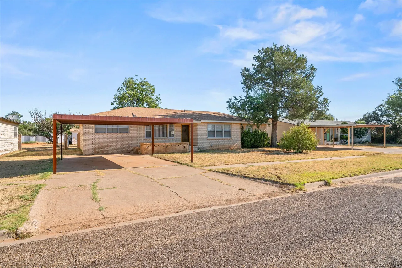 Front exterior — 1211 E Lons Street, Brownfield, TX 79316
