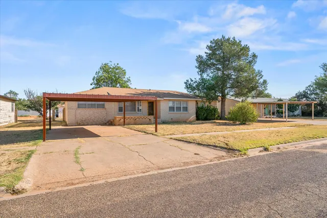 Front exterior — 1211 E Lons Street, Brownfield, TX 79316