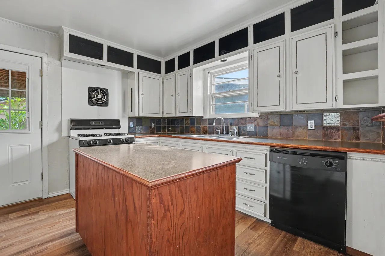 Photo 13 — 2615 45th Street, Lubbock, TX 79413