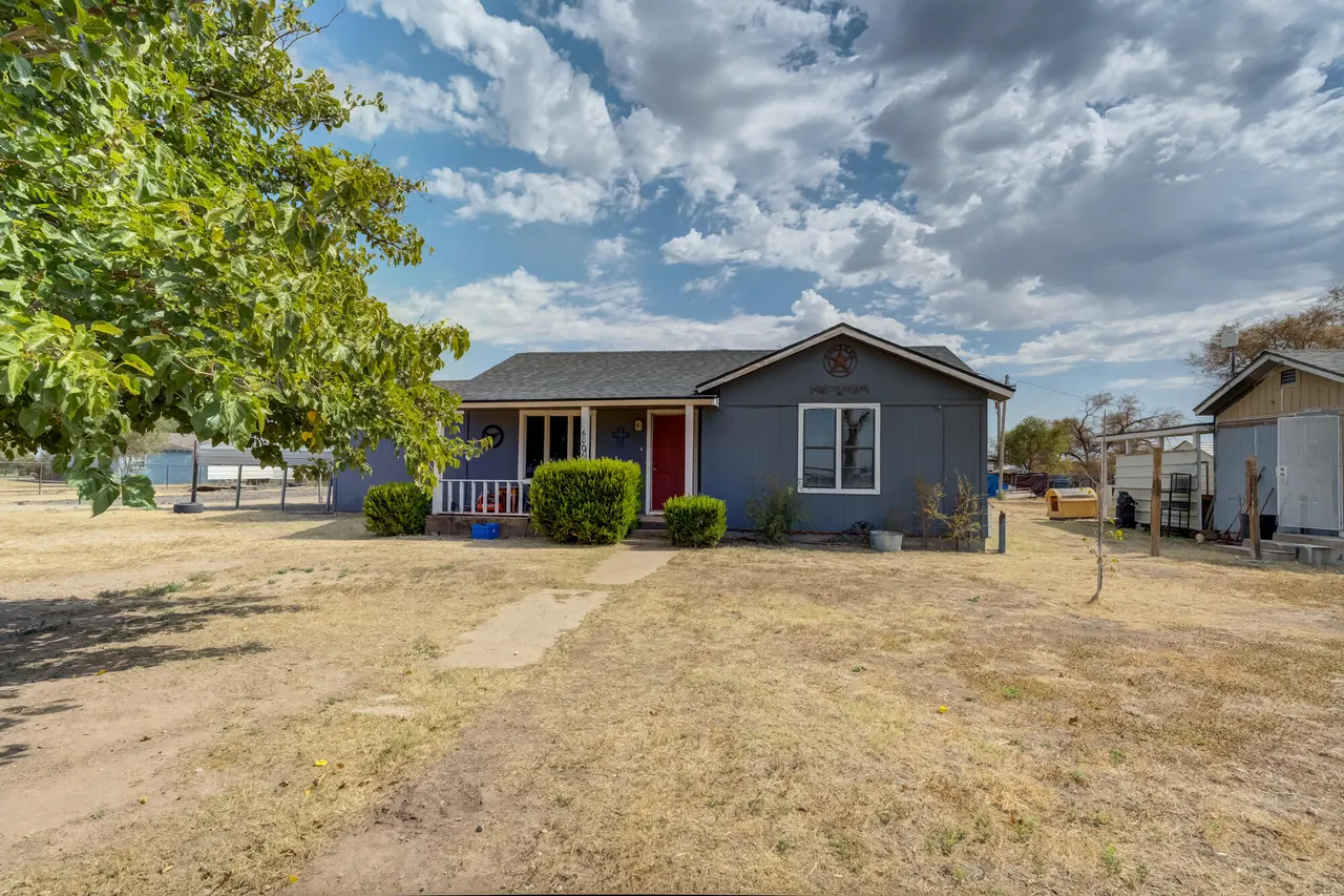 Front exterior — 6006 E County Road 6300, Lubbock, TX 79403