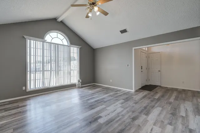 Photo 2 — 6204 9th Street, Lubbock, TX 79416