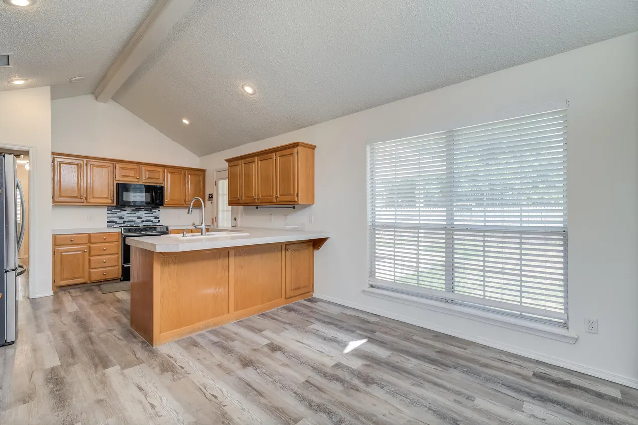 Photo 6 — 6204 9th Street, Lubbock, TX 79416