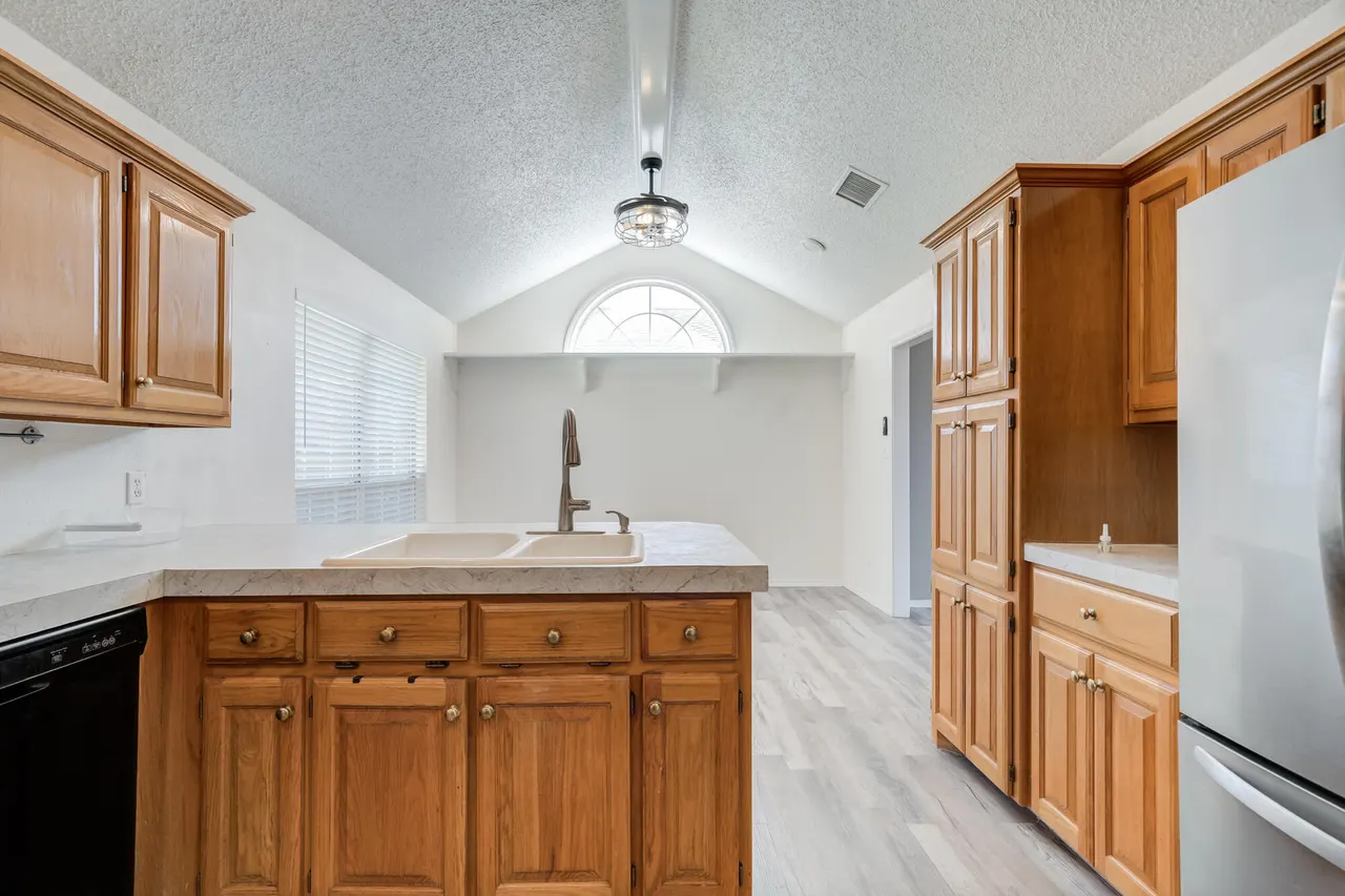 Photo 5 — 6204 9th Street, Lubbock, TX 79416