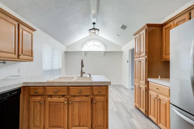 Photo 5 — 6204 9th Street, Lubbock, TX 79416