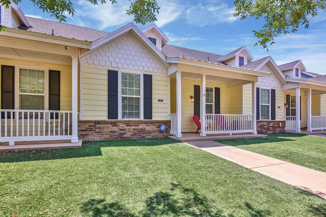 Front exterior — 2109 10th Street, Lubbock, TX 79401