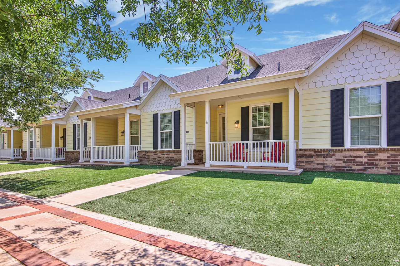 Photo 3 — 2109 10th Street, Lubbock, TX 79401