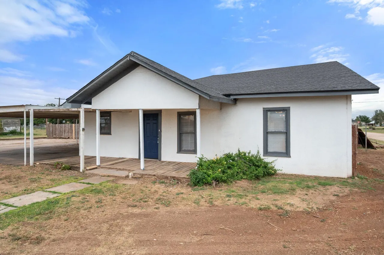Photo 2 — 1302 Avenue E, Ralls, TX 79357