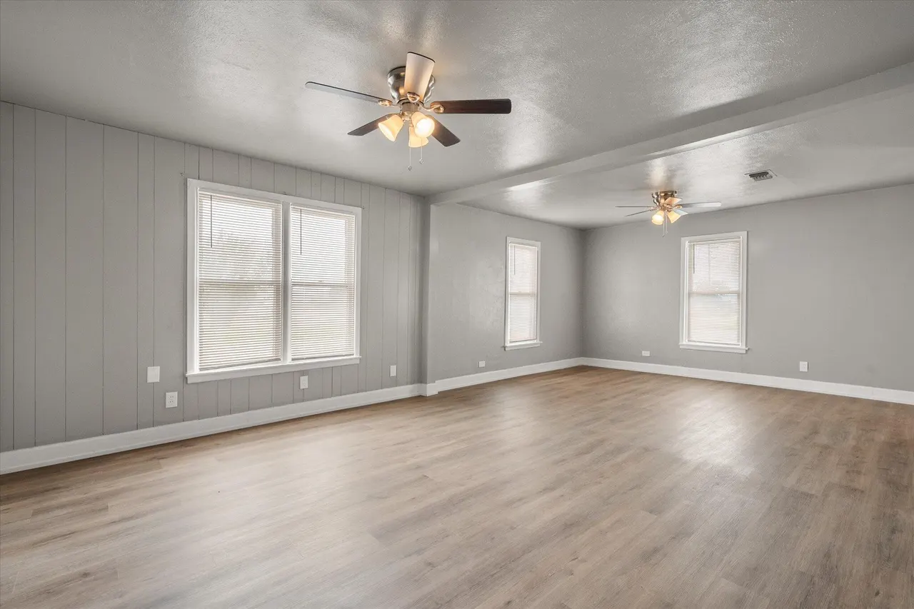Photo 9 — 1302 Avenue E, Ralls, TX 79357