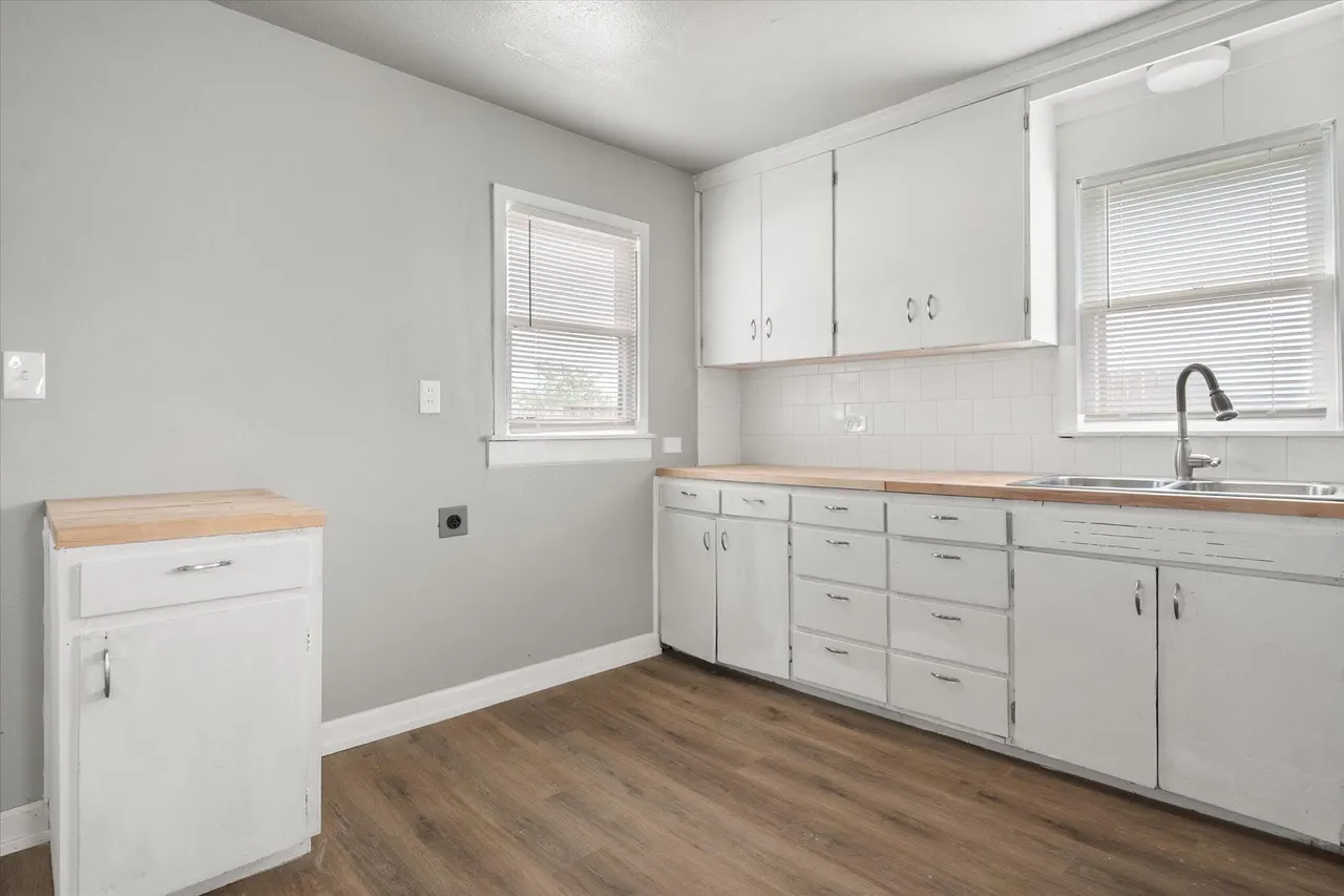Photo 12 — 1302 Avenue E, Ralls, TX 79357