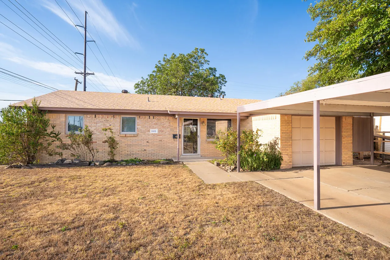Photo 11 — 1601 69th Street, Lubbock, TX 79412