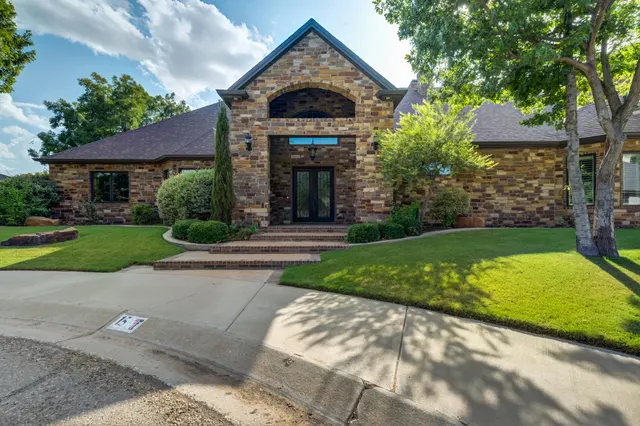 Front exterior — 15 Whisperwood Circle, Lubbock, TX 79416
