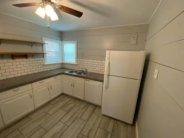 Photo 7 — 2420 29th Street, Lubbock, TX 79411
