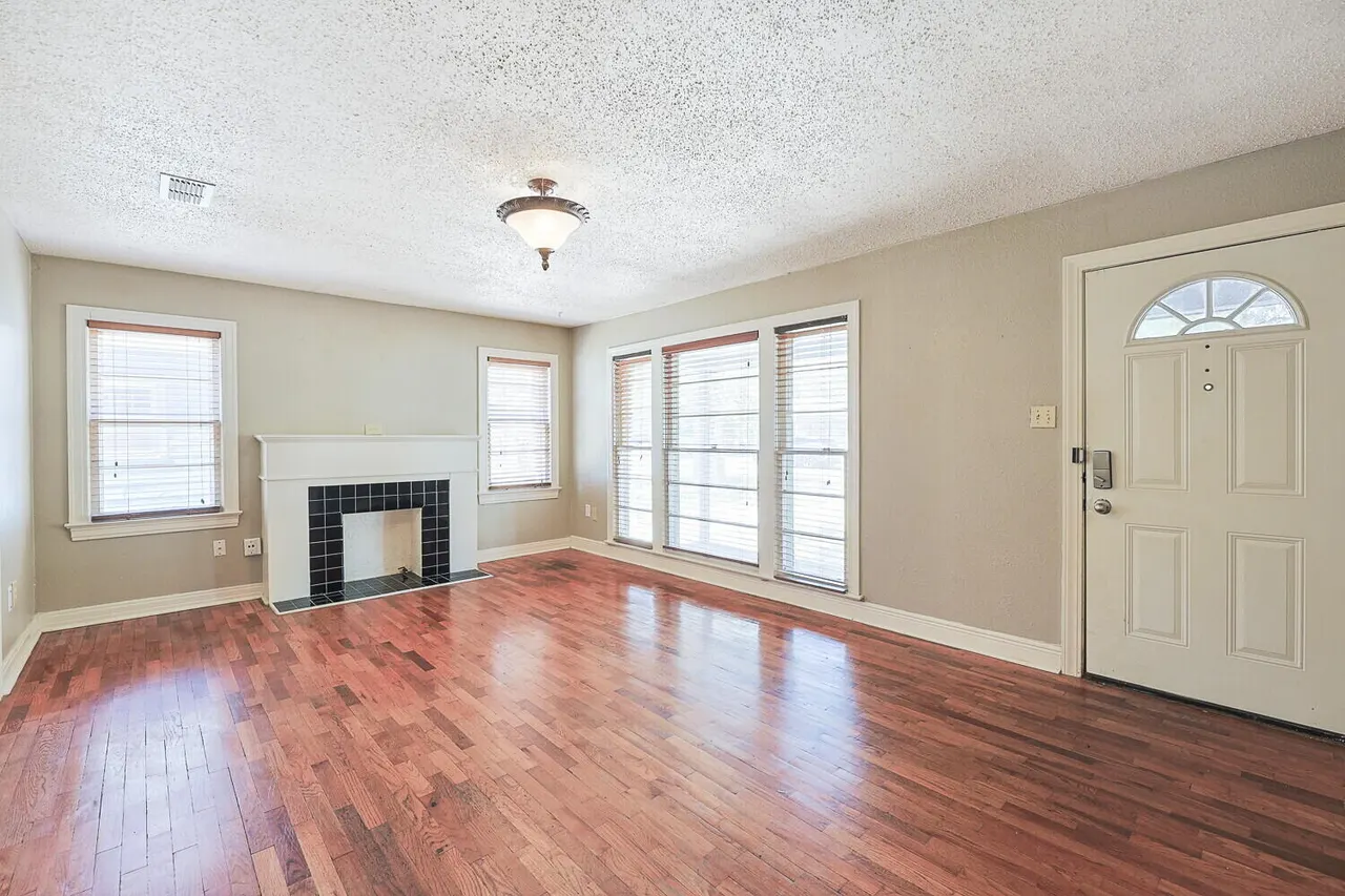 Photo 7 — 2305 21st Street, Lubbock, TX 79411