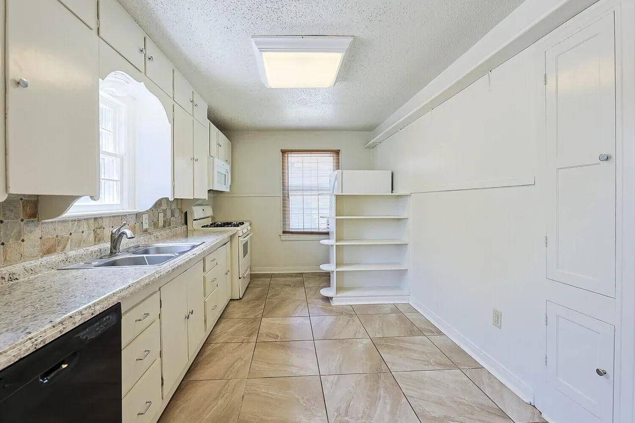 Photo 15 — 2305 21st Street, Lubbock, TX 79411