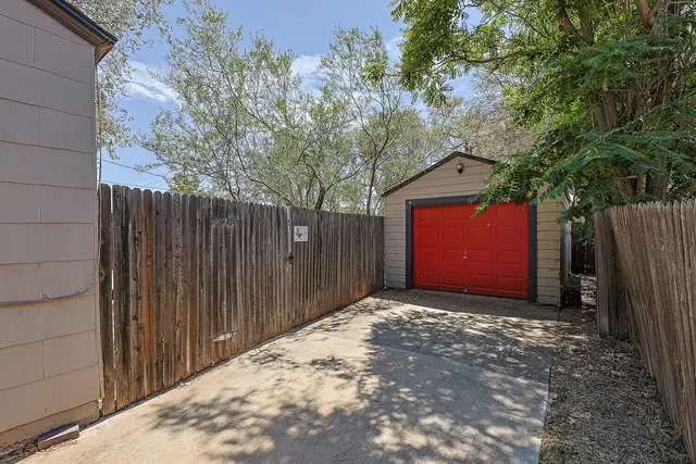 Photo 4 — 2305 21st Street, Lubbock, TX 79411
