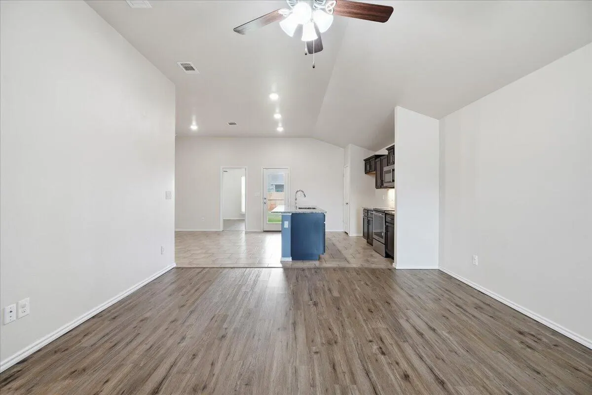 Photo 6 — 9914 Viola Avenue, Lubbock, TX 79424