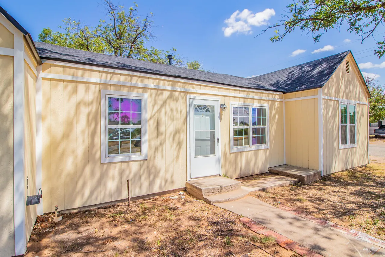 Photo 3 — 1501 8th Street, Levelland, TX 79336