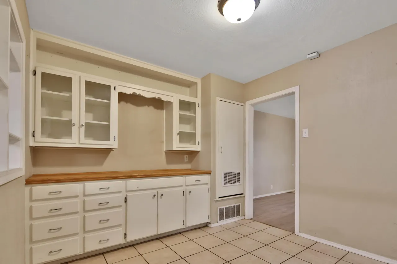Photo 9 — 2810 42nd Street, Lubbock, TX 79413